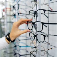 4 smart tips to buy eyeglasses online